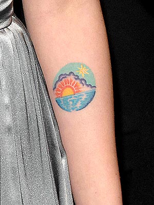 Tattoos Stars on Scarlett Johansson Tattoos   Tattoo Pictures   Tattoo Photos