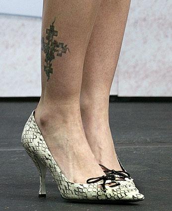 DREW BARYMORE TATTOO : SEXIEST HOLLYWOOD ACTRESS TATTOO
